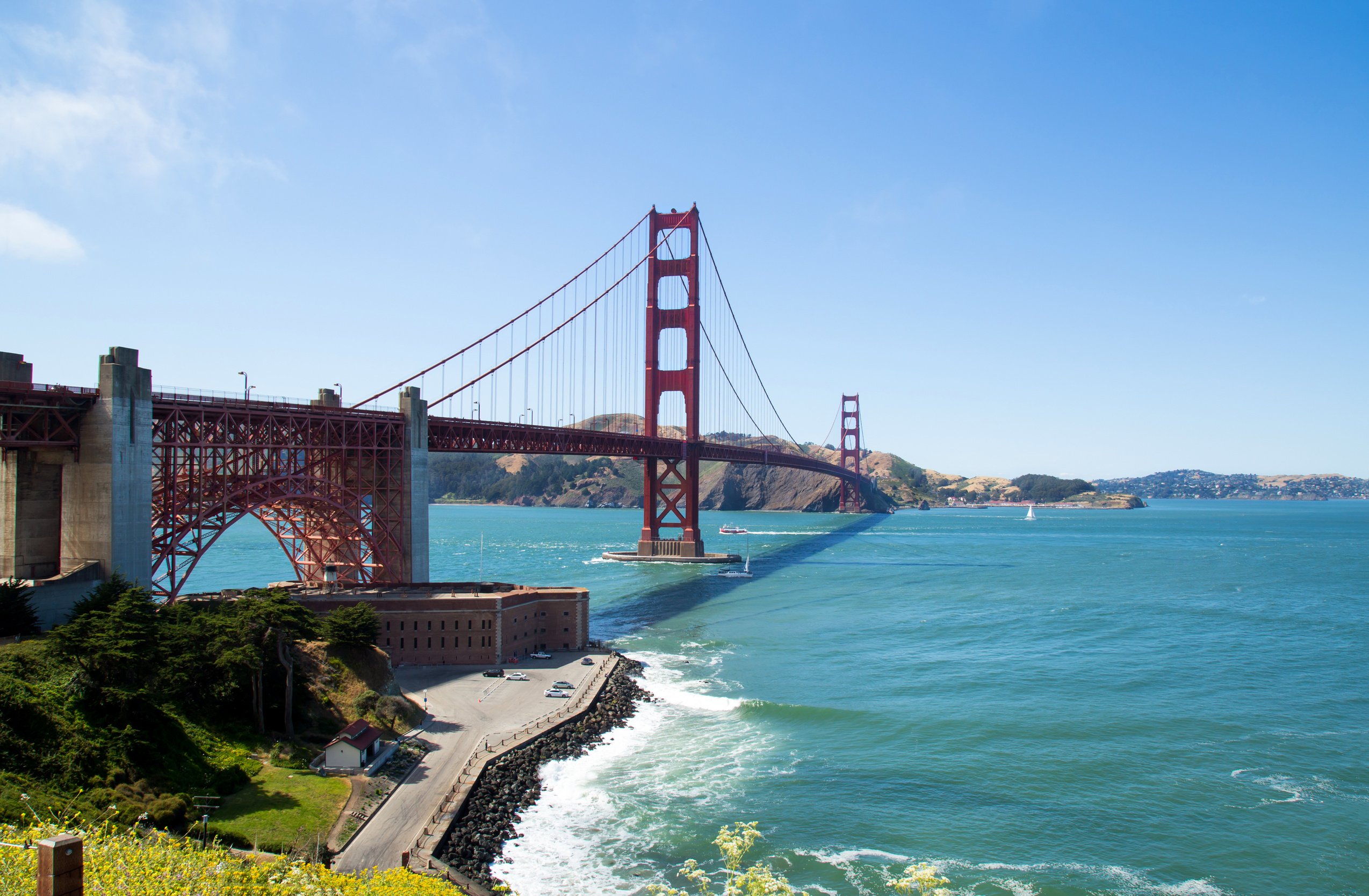 Golden Gate Bridge on a sunny day